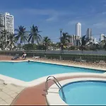 Apartamento Con Hermosa Vista Al Mar, Cristoforo En El Laguito Cartagena A Pocos Pasos De La Playa
