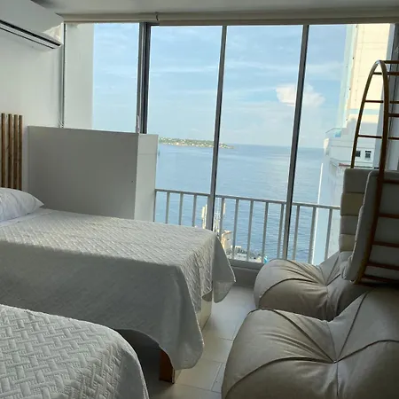 Apartamento Con Hermosa Vista Al Mar, Cristoforo En El Laguito A Pocos Pasos De La Playa