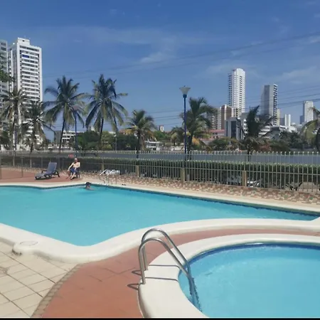 Apartamento Con Hermosa Vista Al Mar, Cristoforo En El Laguito A Pocos Pasos De La Playa Apartamento